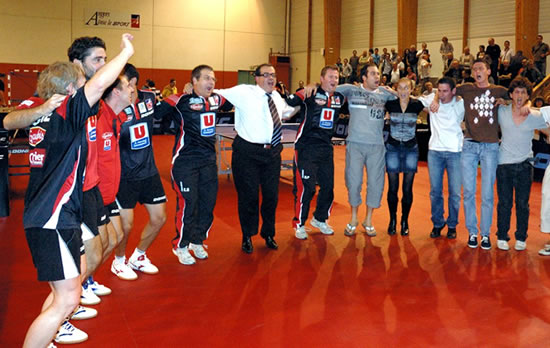 Equipe do Angers comemora a grande vitória