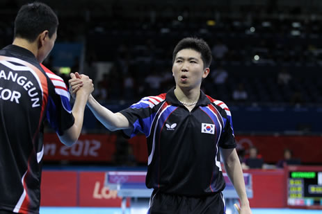 Ryu Seungmin em grande atuacao contra Coreia do Norte